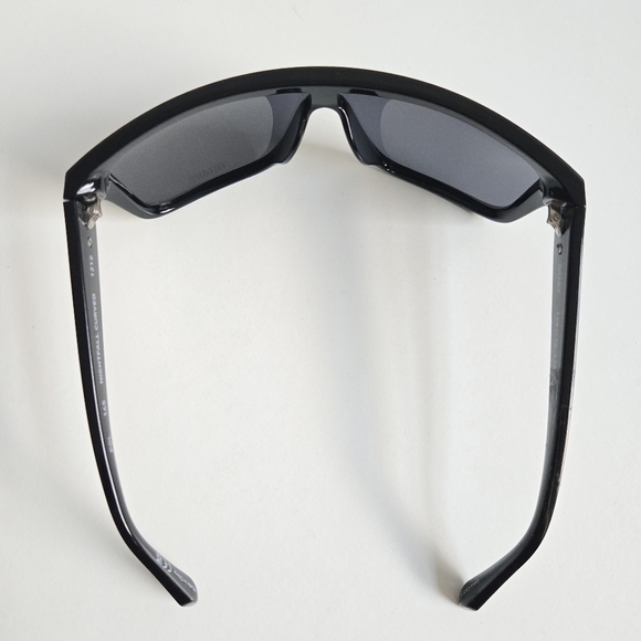 New Quay Australia Nightfall Curve Polarized Black Frame Large Sunglasses Unisex - Picture 11 of 16